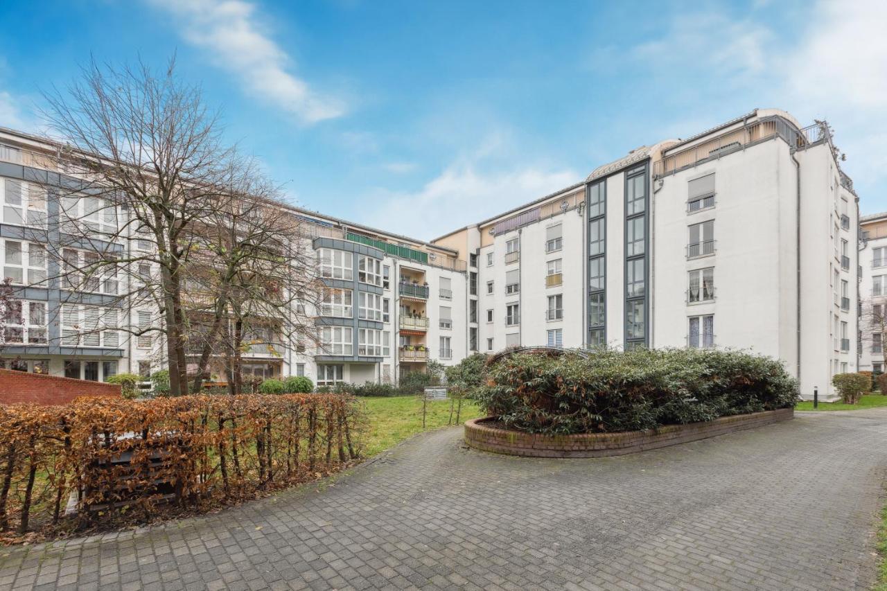 Eindrucksvolle Zwei-Zimmer-Wohnung Mit Balkon Und Grosser Kueche Лейпциг Екстер'єр фото
