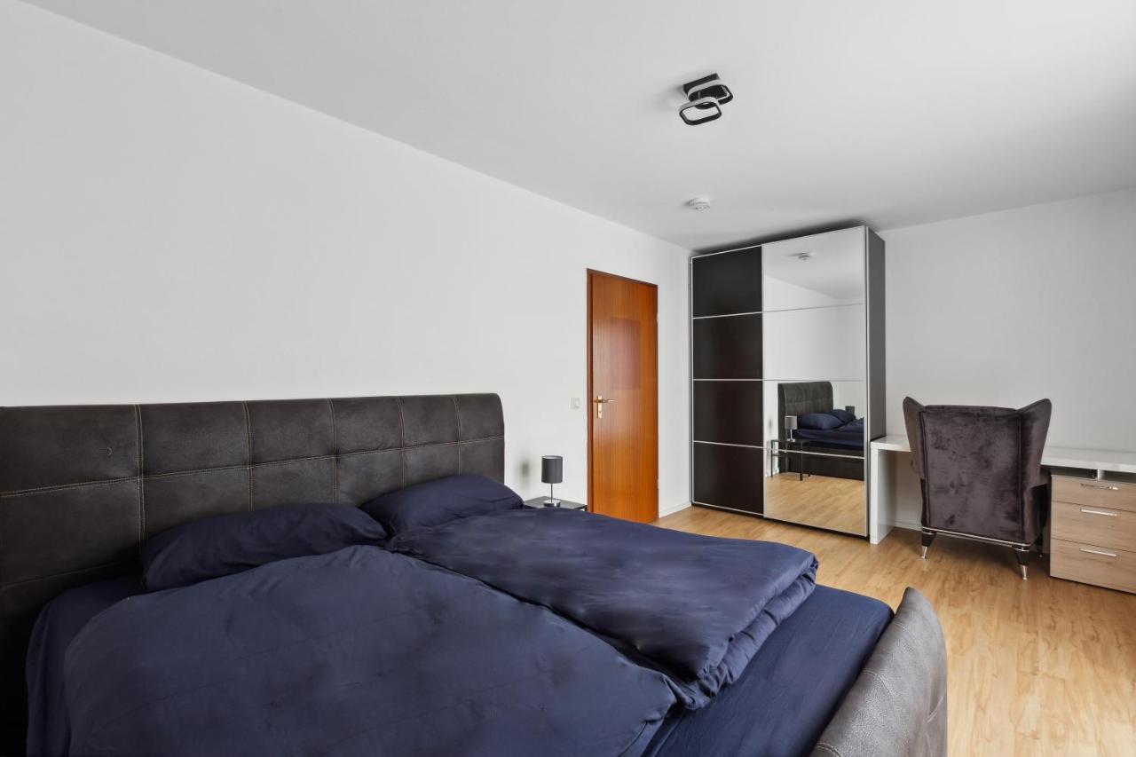 Eindrucksvolle Zwei-Zimmer-Wohnung Mit Balkon Und Grosser Kueche Лейпциг Екстер'єр фото